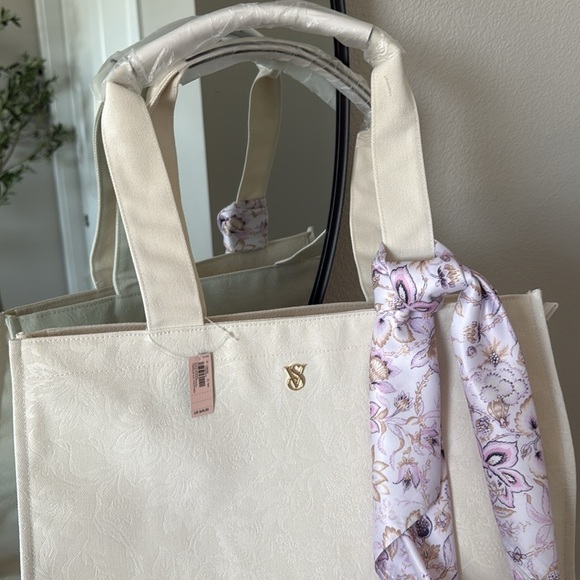 Elegant Cream Tote Bag with Floral Scarf - Picture 2 of 7